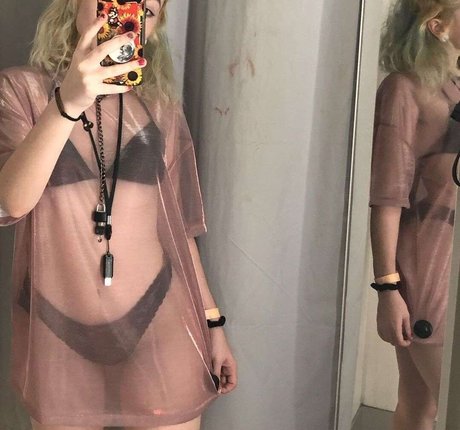 Naken lekkede OnlyFans-bilde av Snottea