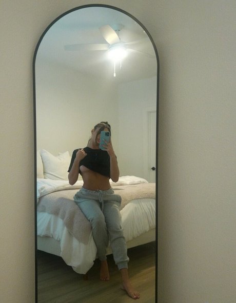 Naken lekkede OnlyFans-bilde av Olivia Joann