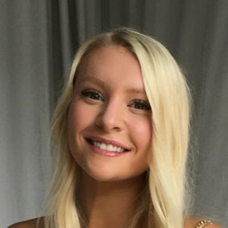 Naakte gelekte OnlyFans-foto van Freshmanblondie18