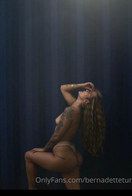 Naken läckt OnlyFans-bild av Bernardette Tur