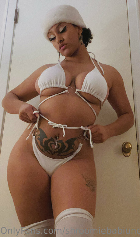 Nacktes geleaktes OnlyFans-Foto von Shroomiebabiuncensored
