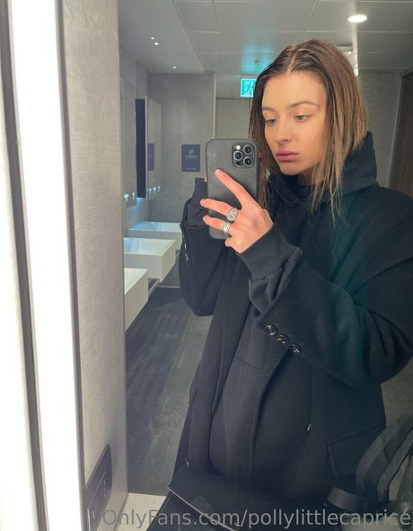 Nøgent lækket OnlyFans-billede af Pollylittlecaprice