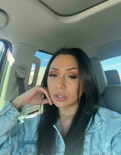 Nacktes geleaktes OnlyFans-Foto von Lilly Hall