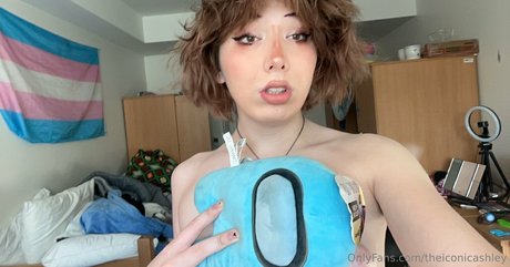 Naken lekkede OnlyFans-bilde av Theiconicashley