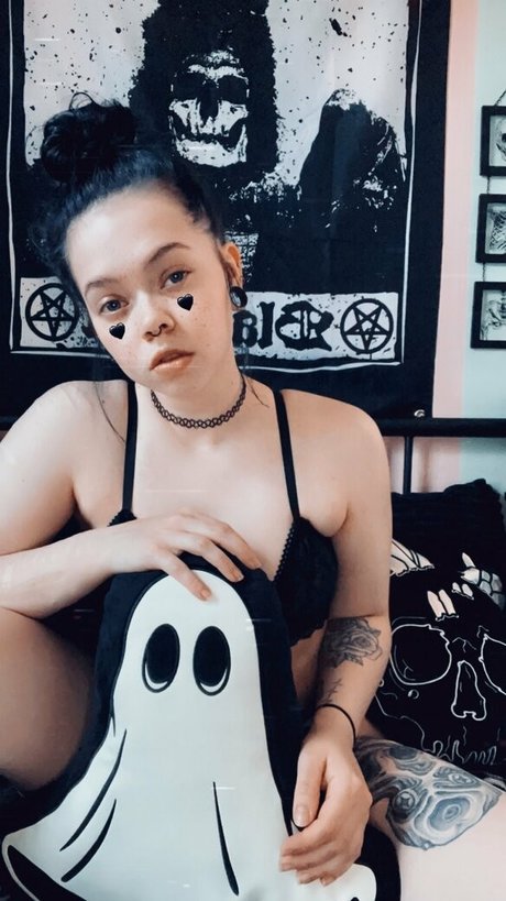 Nøgent lækket OnlyFans-billede af Smokewitch13