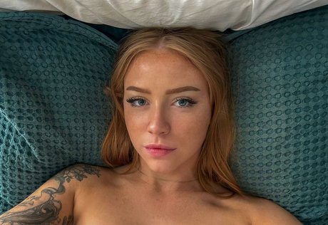 Alasti lekkinud OnlyFans-i pilt Littlemissred