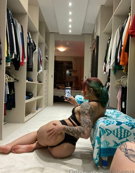 Naakte gelekte OnlyFans-foto van Xsheeya