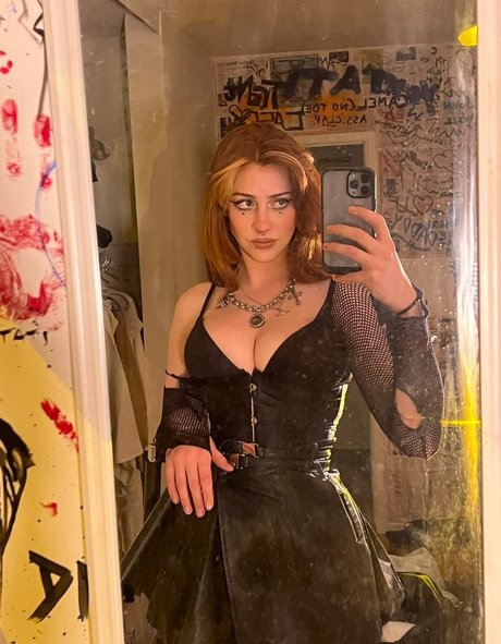 Nahá fotka uniklých OnlyFans od Tati Bruening