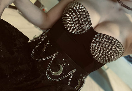 Nahá fotka uniklých OnlyFans od Hollyhellfree