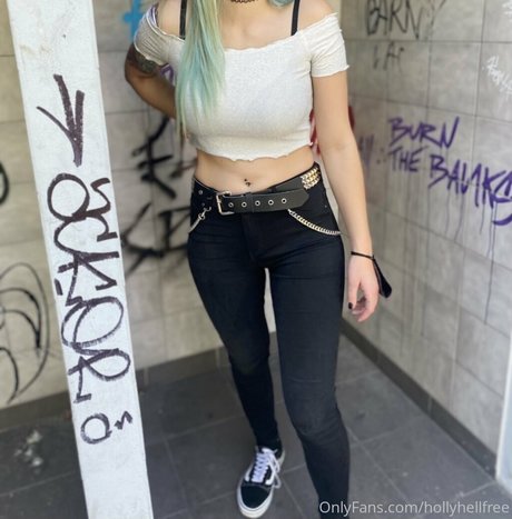 Alasti lekkinud OnlyFans-i pilt Hollyhellfree