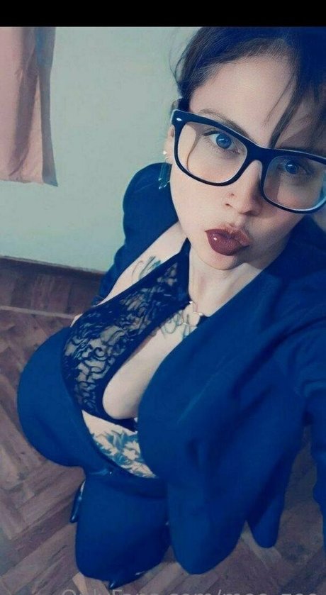 Nahá fotka uniklých OnlyFans od Meezee