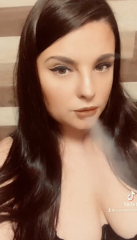 Nahá fotka uniklých OnlyFans od Scarletjames301