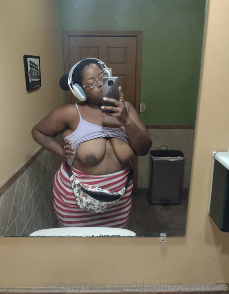 Naken läckt OnlyFans-bild av Daphnelefemme