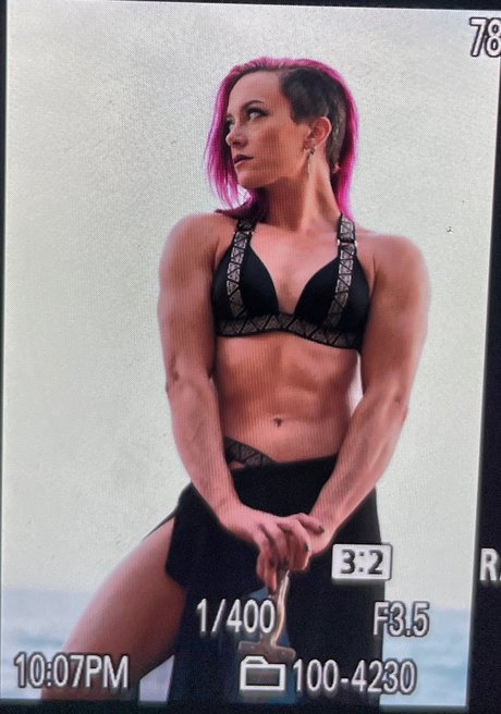 Claire Max