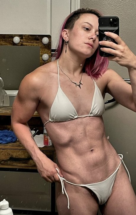 Claire Max