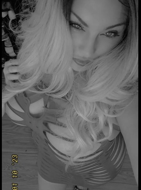Nahá fotka uniklých OnlyFans od Dazzle Diva