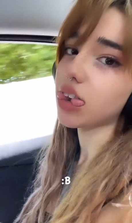 Nahá fotka uniklých OnlyFans od Arielle Maxine