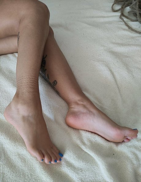 Alaston vuotanut OnlyFans-kuva Catfeetdelsur