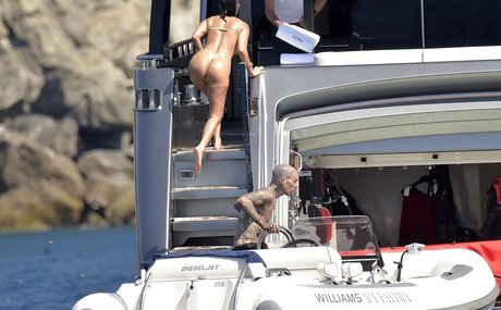 Nacktes geleaktes OnlyFans-Foto von Kourtney Kardashian