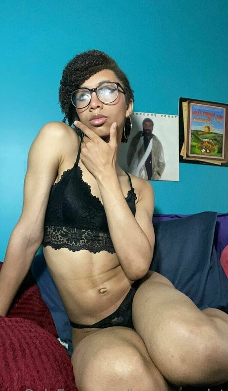 Ivyevescarlet
