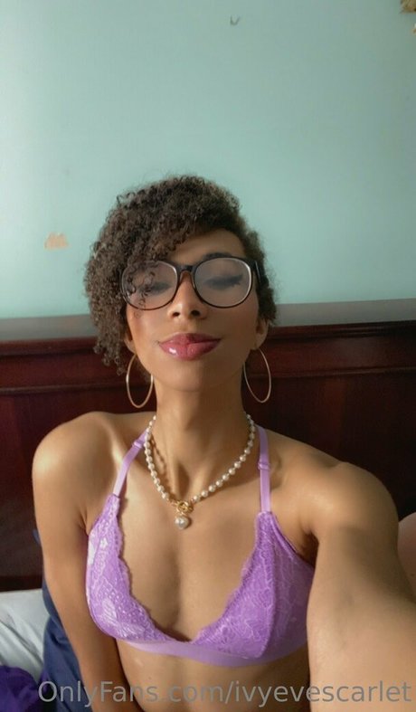 Ivyevescarlet