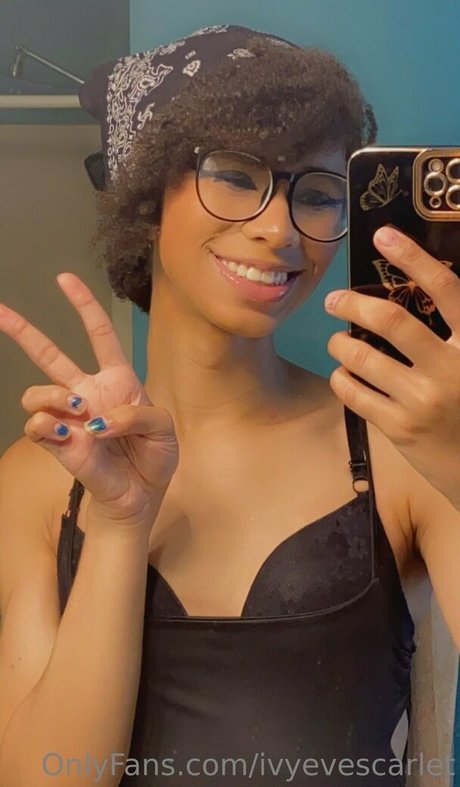 Ivyevescarlet