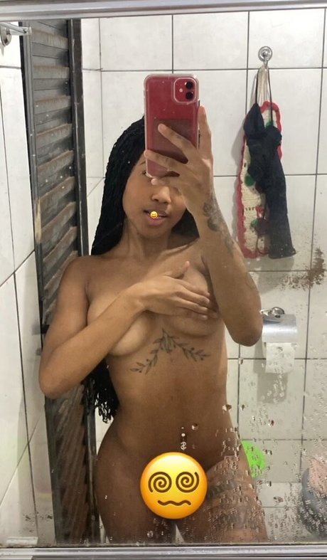 Nahá fotka uniklých OnlyFans od Thalyne Silva