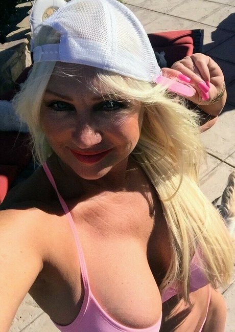 Naken lekkede OnlyFans-bilde av Linda Claridge