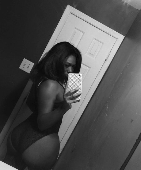 Naken läckt OnlyFans-bild av Asiaamariee