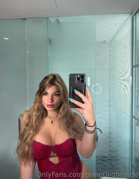 Naken läckt OnlyFans-bild av Temptingblonde