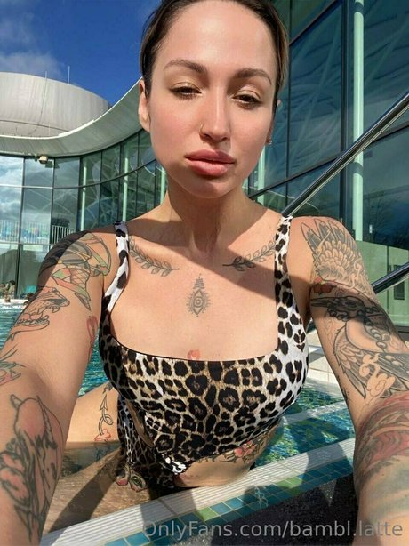 Nahá fotka uniklých OnlyFans od Bambi Latte