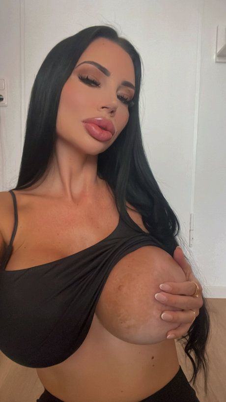 Yvonne Bar