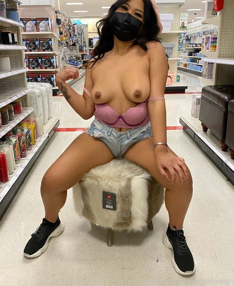 Nøgent lækket OnlyFans-billede af Babyaforeign