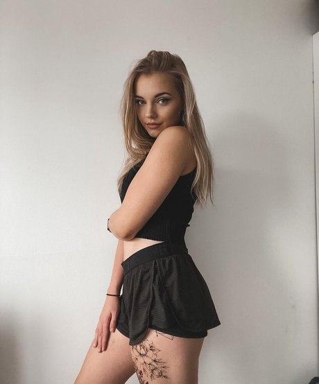 Обнаженная фотография утечки OnlyFans от Laura