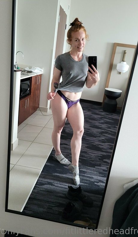 Alasti lekkinud OnlyFans-i pilt Fitlittleredheadfree