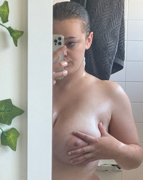 Alasti lekkinud OnlyFans-i pilt Bitterbritt
