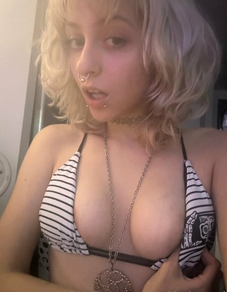 Naken läckt OnlyFans-bild av Kuromi