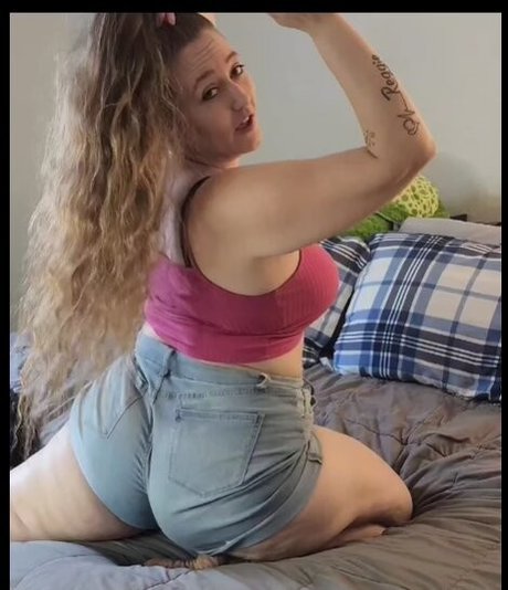 Naken lekkede OnlyFans-bilde av Miss Tilly Babie