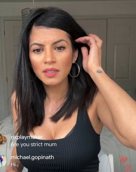 Nahá fotka uniklých OnlyFans od Sureet Kular