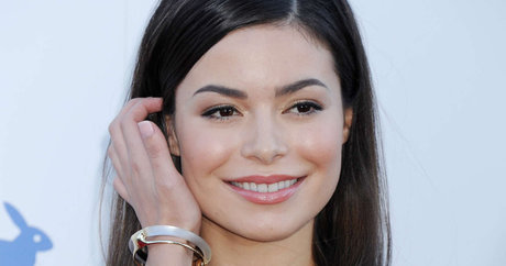 Naakte gelekte OnlyFans-foto van Miranda Cosgrove