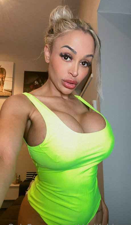 Nikkislifeblogx