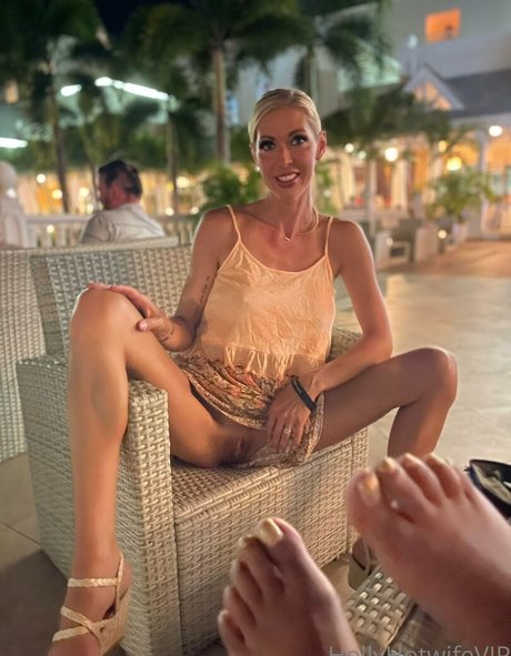 Hollyhotwifevip