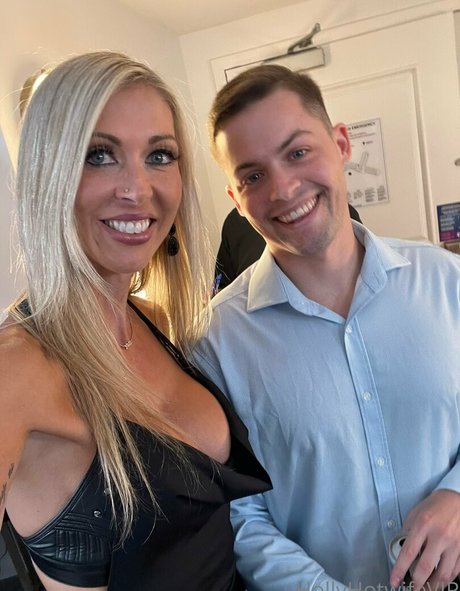 Hollyhotwifevip