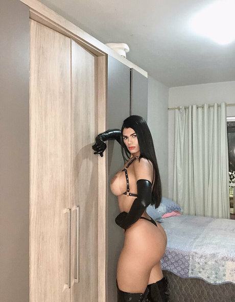 Naakte gelekte OnlyFans-foto van Tslarissakemylli