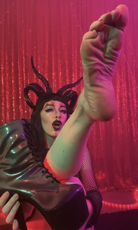 Nahá fotka uniklých OnlyFans od Violetdebeauvoir