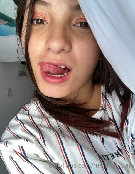 Naken lekkede OnlyFans-bilde av Melanieclark