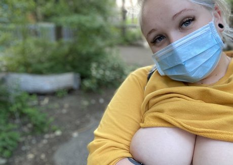 Naken läckt OnlyFans-bild av Leesuhhh