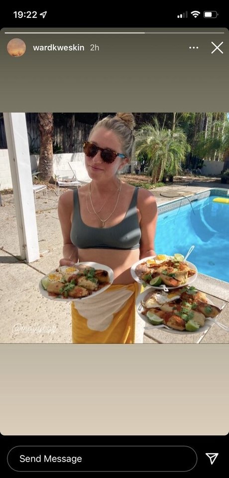 Nahá fotka uniklých OnlyFans od Molly Baz