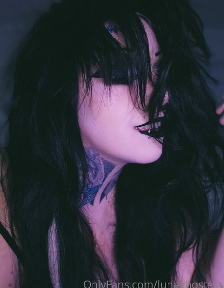 Luna Ghostess