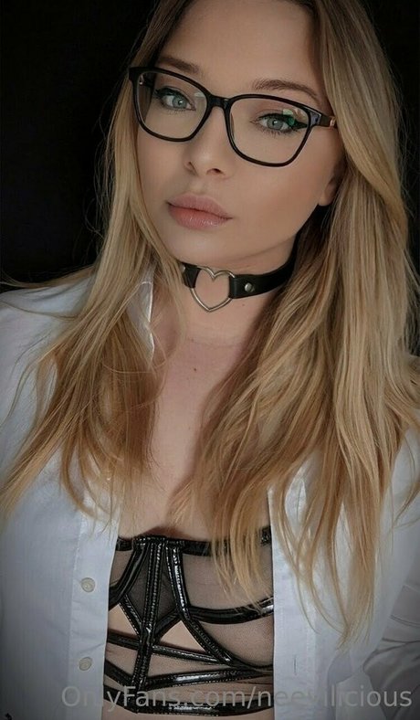 Naken läckt OnlyFans-bild av Neevilicious